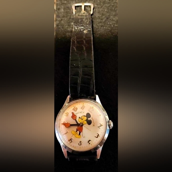 Vintage Mickey Mouse Watch - Picture 2 of 3
